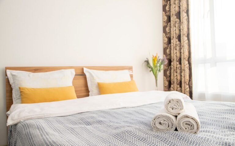 Chambre avec linge de maison fourni, en résidence de services